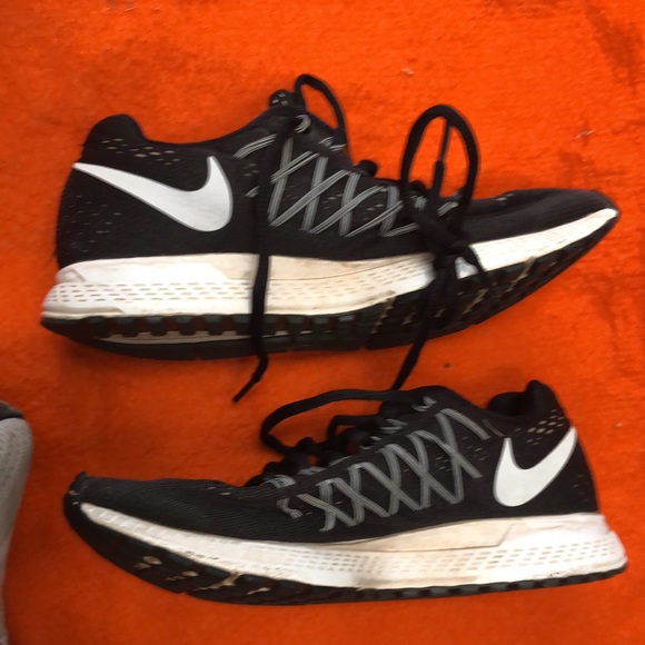 Nike tennis shoes - Picture 5 of 7